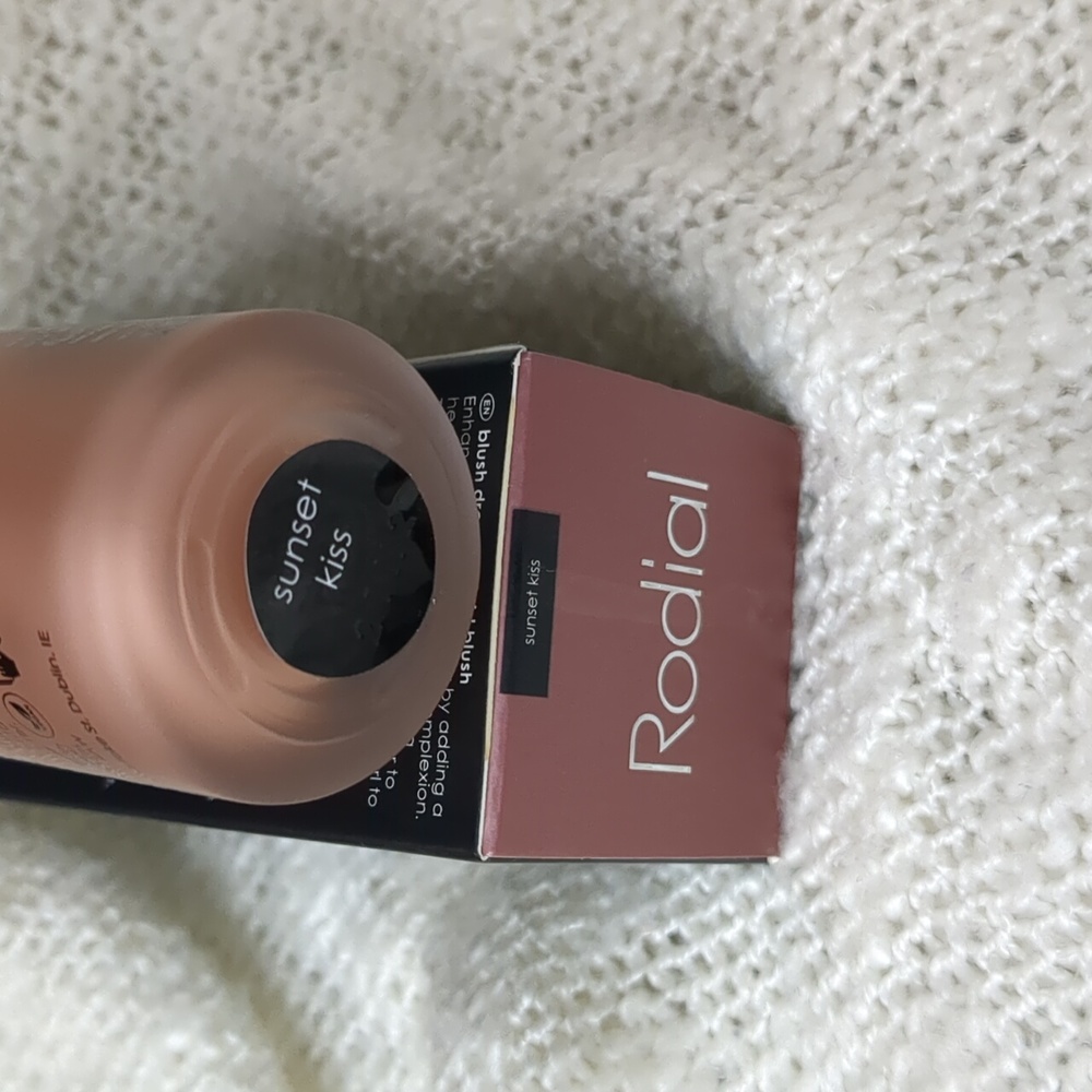 Rodial Blush Drops in Sunset Kiss, 15ml/0.50fl oz - Picture 3 of 11